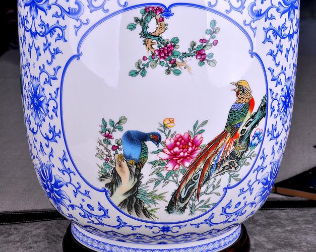 张震(湖南省陶瓷艺术大师) 青花开光幸福美满瓶
