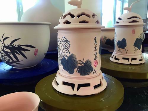 七十二道工序匠心烧制古朴神韵彰显青花魅力&mdash;&mdash;市博物馆制作研发陶瓷文创产品见闻
